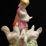 Девочка с курами. Фарфор. 1300 рублей.