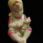 Девочка с зайцем. Фарфор. 950 рублей.